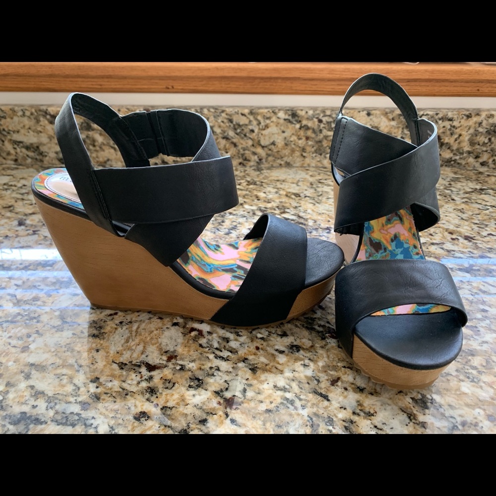 Madden Girl (Steve Madden) Wedge Sandals